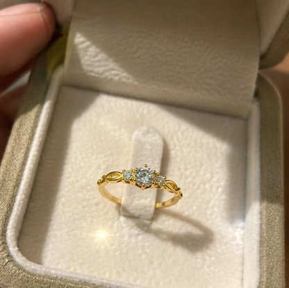 Anel Solitário Elegance™ | Semi Joia Banhada a Ouro com Zircônias