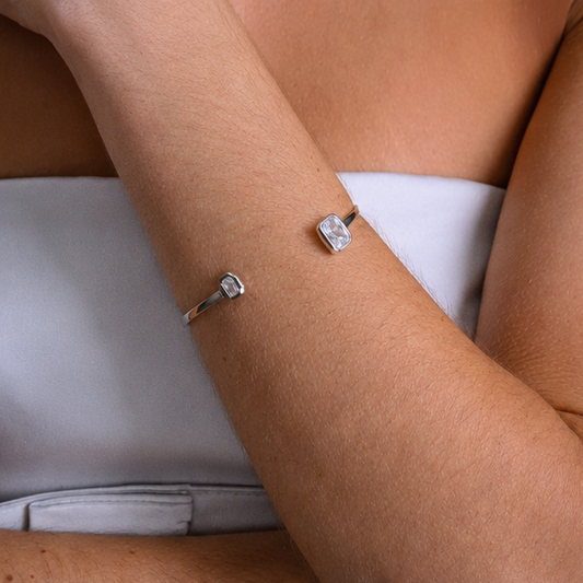 Bracelete Retangular com Banho em Ródio Branco