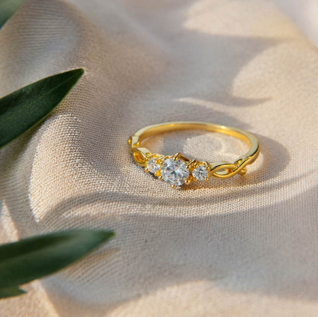 Anel Solitário Elegance™ | Semi Joia Banhada a Ouro com Zircônias