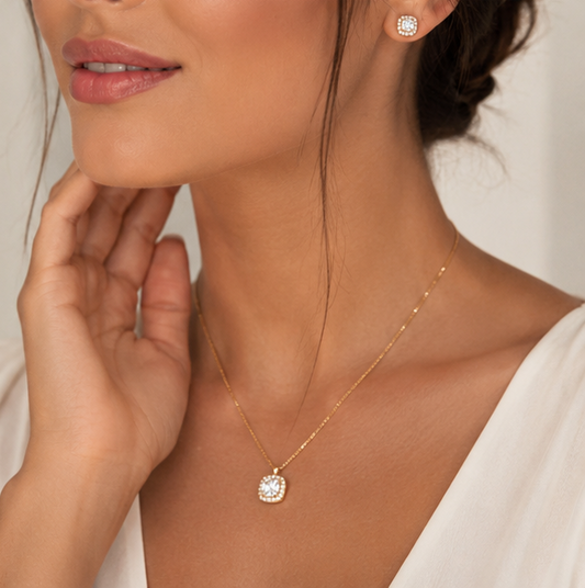 Conjunto Elegance Halo™ | Colar e Brincos Banhados a Ouro